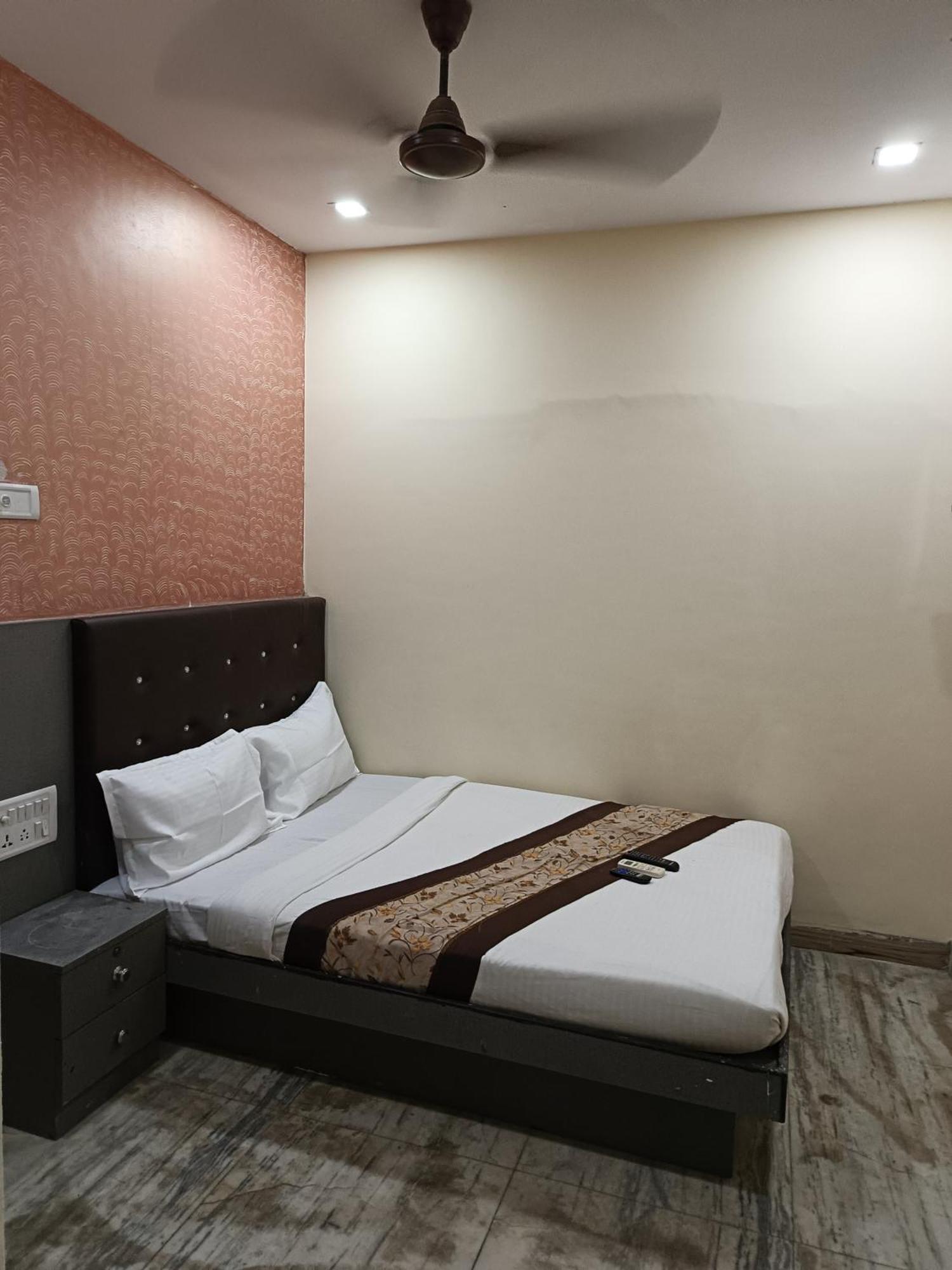 Hotel Urban Comfort Mumbai Bagian luar foto